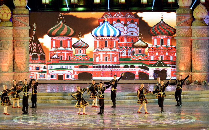 Biểu diễn của đoàn nghệ thuật Nga. (Ảnh: Thanh Hà/TTXVN)