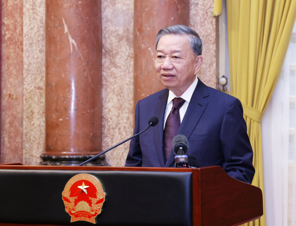 Tổng Bí thư, Chủ tịch nước Tô Lâm nói chuyện với các kiều bào tiêu biểu về dự Hội nghị người Việt Nam ở nước ngoài toàn thế giới lần thứ IV và Diễn đàn Tri thức và chuyên gia Việt Nam ở nước ngoài. (Ảnh: Lâm Khánh/TTXVN)