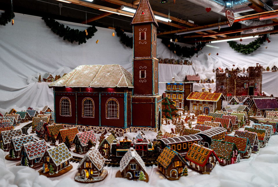 Nhà ga tàu hỏa được làm từ bánh gừng chào đón Giáng sinh tại Gliwice, Ba Lan, ngày 10/12/2019. (Nguồn: PAP/TTXVN)