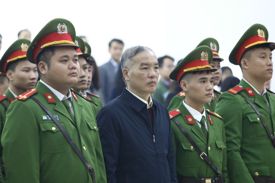 Bị cáo Lê Nam Trà (sinh năm 1961, nguyên Chủ tịch Hội đồng thành viên MobiFone) tại phiên tòa. (Ảnh: Văn Điệp/TTXVN)