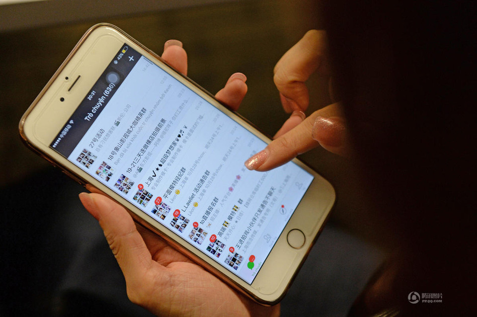 Không có công ty và người quản lý, Thu đã tham gia hàng chục nhóm người mẫu trên mạng xã hội để tìm cơ hội cho bản thân. (Nguồn: QQ)