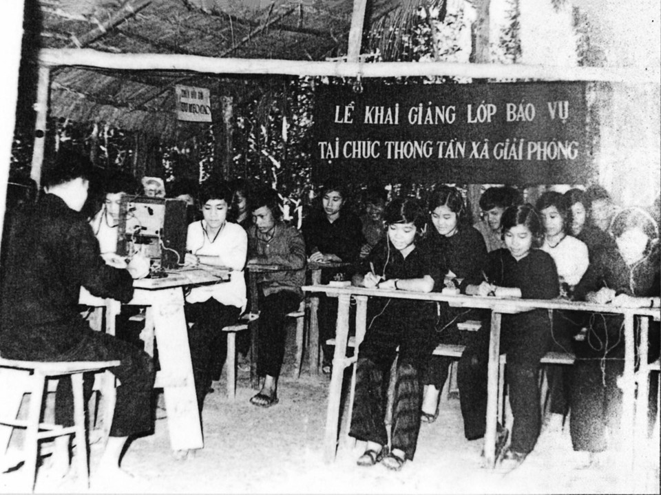 Đào tạo điện báo viên Thông tấn xã Giải phóng phục vụ chiến trường. (Ảnh: TTXGP)