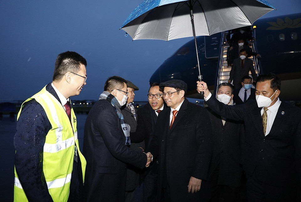 Lễ đón Thủ tướng Chính phủ Phạm Minh Chính tại sân bay Prestwick, Scotland (Vương Quốc Anh). (Ảnh: Dương Giang/TTXVN)