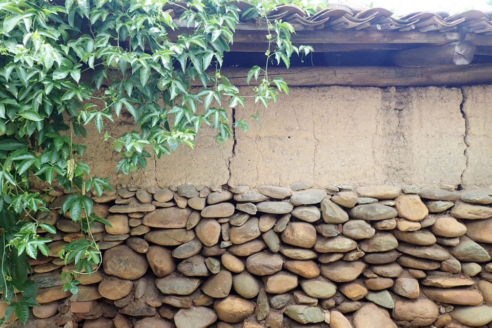 Một bức tường đất nhà trình tường ở Bản Khiếng, xã Hữu Khánh (Lộc Bình, Lạng Sơn). (Ảnh: Anh Tuấn/TTXVN)