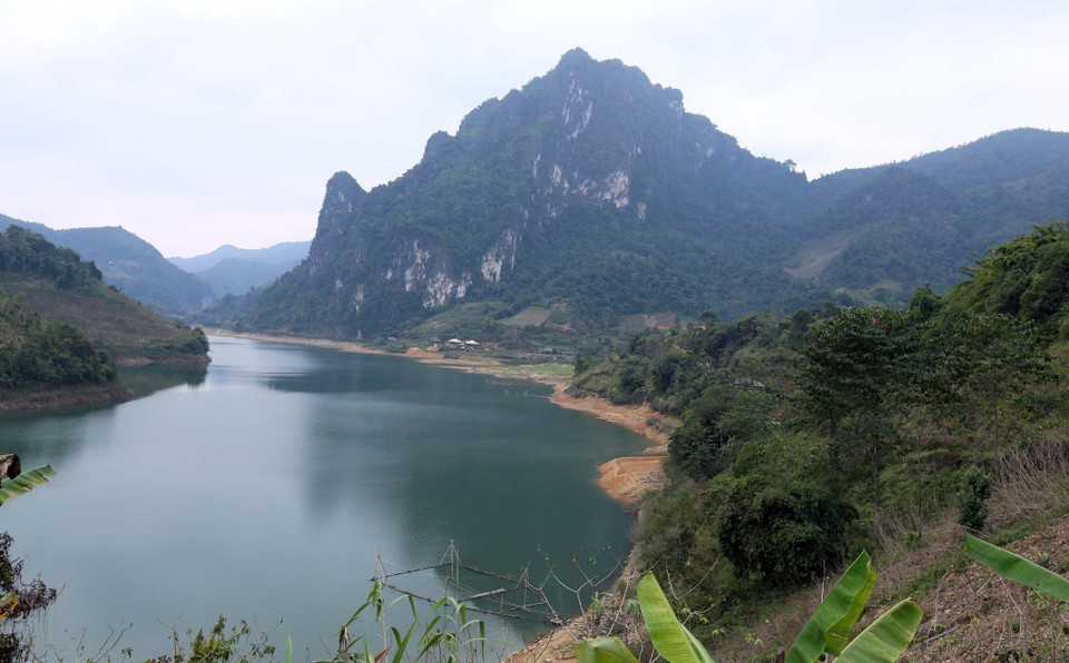 Diện tích lớn về mặt vịnh cũng là một lợi thế tiềm năng để người dân nuôi trồng, đánh bắt thủy hải sản phát triển kinh tế xóa đói giảm nghèo. (Ảnh: Quý Trung/TTXVN)