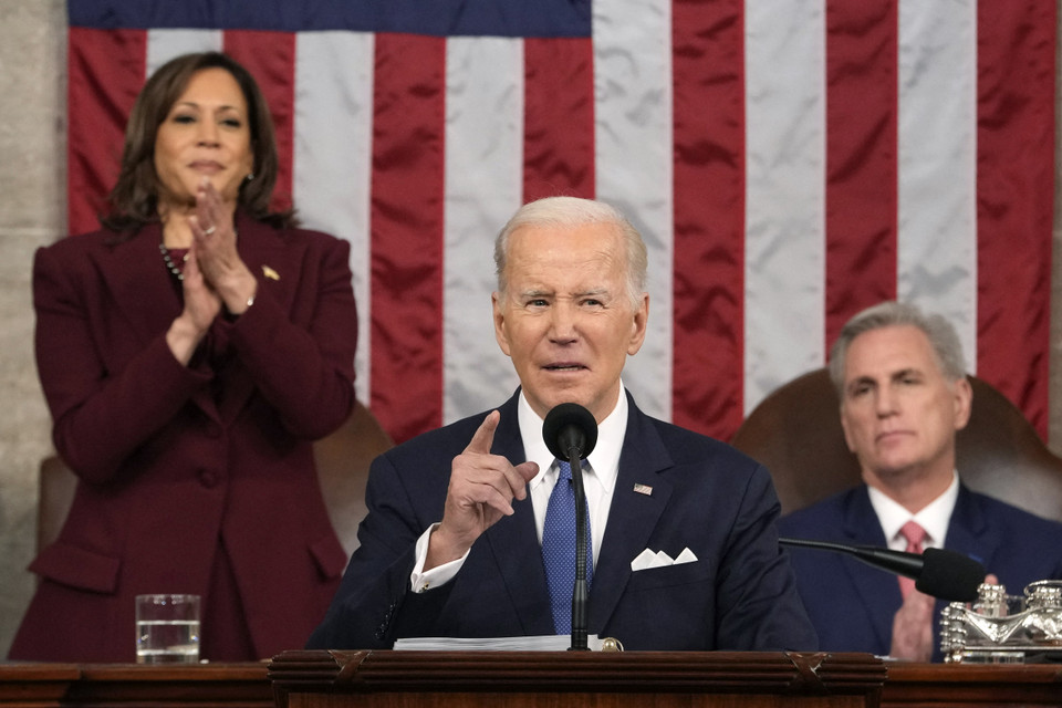 Sáng 8/2/2023 (giờ Việt Nam), Tổng thống Mỹ Joe Biden đã trình bày Thông điệp liên bang trước lưỡng viện Quốc hội, đề cập đến các vấn đề đối nội và đối ngoại như kinh tế, cải tổ lực lượng cảnh sát, quan hệ với phe Cộng hòa, Trung Quốc và Ukraine... (Ảnh: AFP/TTXVN)
