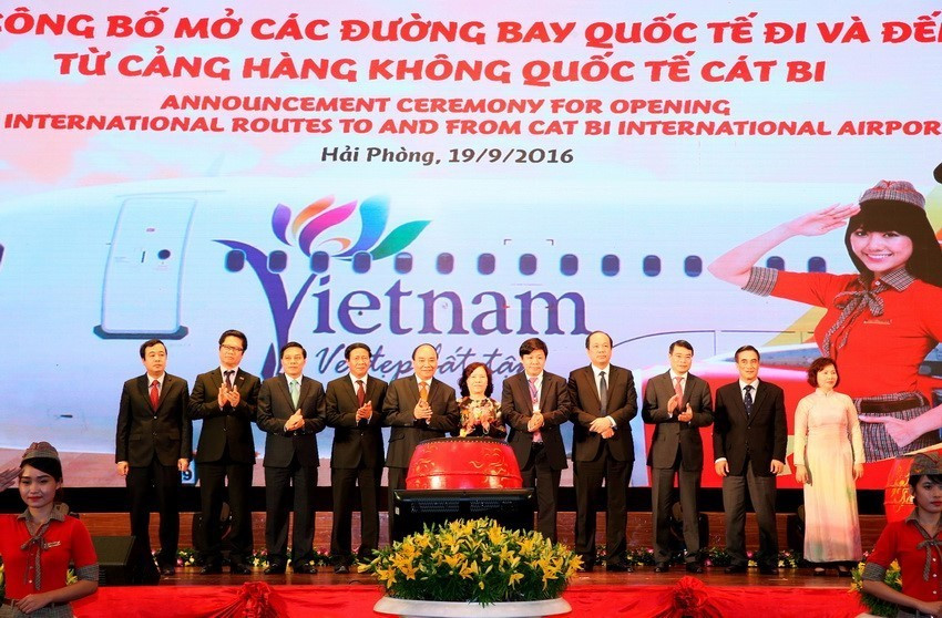 Thủ tướng Nguyễn Xuân Phúc dự lễ mở đường bay Hải Phòng-Seoul (Hàn Quốc) và Hải Phòng-Bangkok (Thái Lan), chiều 19/9/2016. (Ảnh: Thống Nhất/TTXVN)