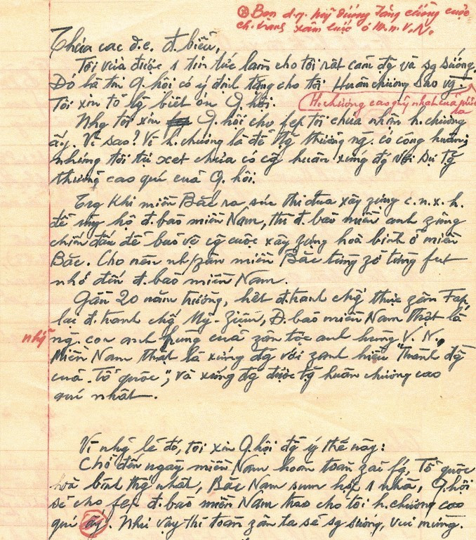 Bút tích bài phát biểu của Chủ tịch Hồ Chí Minh tại kỳ họp thứ 6, Quốc hội khóa II, cảm ơn Quốc hội đã có ý tặng Người tấm Huân chương Sao Vàng nhưng Người từ chối và đề nghị: Chờ đến ngày miền Nam hoàn toàn giải phóng, Tổ quốc hoà bình thống nhất, Bắc - Nam sum họp một nhà, Quốc hội sẽ cho phép đồng bào miền Nam trao cho tôi Huân chương cao quý. Như vậy thì toàn dân ta sẽ sung sướng, vui mừng (8/5/1963). (Ảnh: Tư liệu TTXVN)