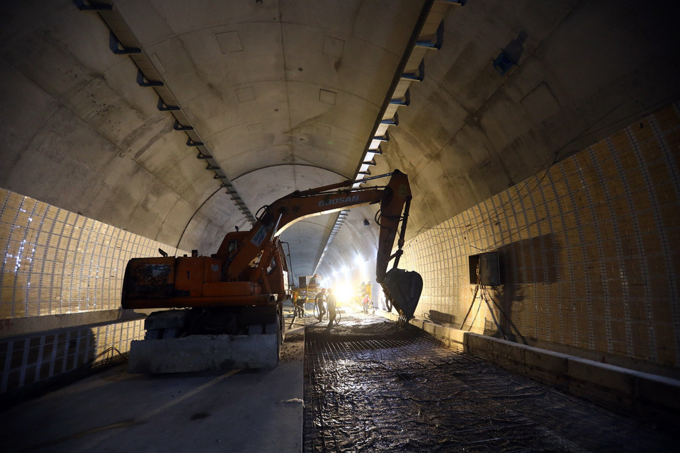 Phần xây dựng trong hầm đã cơ bản hoàn thành. (Ảnh: Huy Hùng/TTXVN)