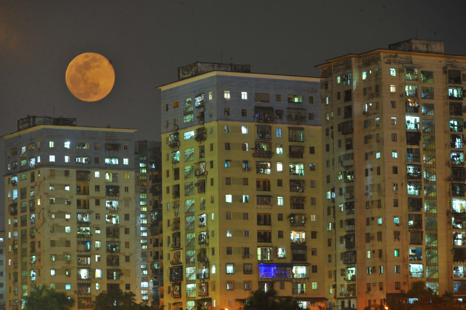 Thời điểm xuất hiện siêu Trăng vào tối 7/5/2020 theo giờ Việt Nam. (Ảnh: Minh Đức/TTXVN)