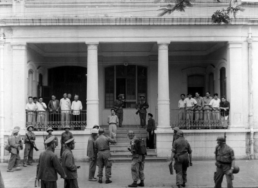 Lực lượng Ủy ban quốc tế giám sát việc quân đội Pháp trao trả và rút khỏi Hải Phòng (tháng 5/1955), theo các điều khoản trong Hiệp định Geneva. (Ảnh: Tư liệu TTXVN)