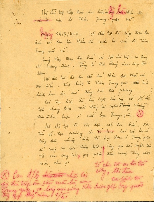 Bút tích Bác Hồ sửa tin của TTXVN. (Ảnh: Tư liệu TTXVN)