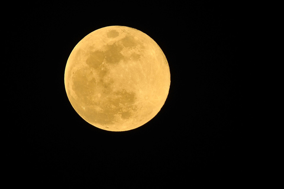 Siêu Trăng tháng Năm với tên gọi lãng mạn là 'siêu Trăng hoa,' là siêu Trăng cuối cùng của năm 2020, theo công bố của NASA.(Ảnh: Minh Đức/TTXVN)