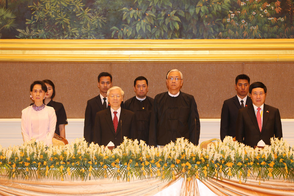 Tổng Bí thư Nguyễn Phú Trọng và Tổng thống Myanmar Htin Kyaw cùng các đại biểu tại Tiệc chiêu đãi. (Ảnh: Trí Dũng/TTXVN)
