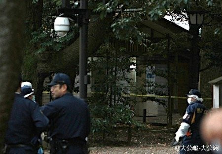 Một số đồ vật đáng ngờ vẫn còn tại hiện trường. (Nguồn: chinanews.com)