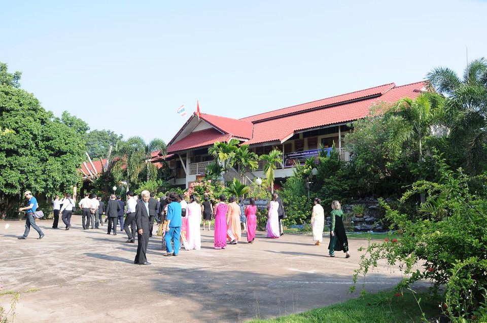 Mặt trước khu lưu niệm