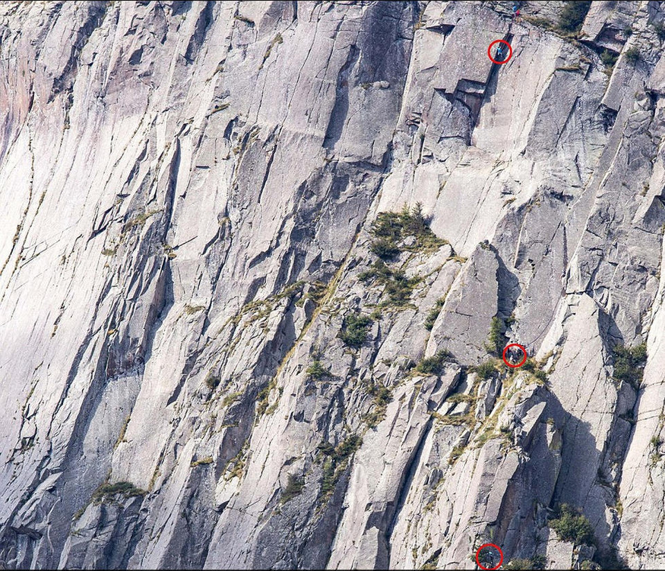 Pisano cho biết khi lái xe đi qua nơi này, ông đã muốn tìm nơi nào đó để chụp ảnh và lập tức bị kích thích bởi những vách núi dựng đứng này. (Nguồn: dailymail)