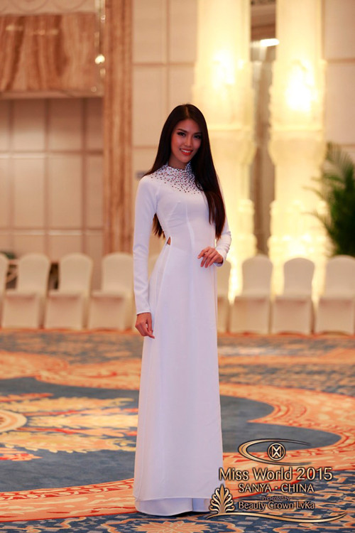 Lan Khuê trong trang phục áo dài truyền thống. (Nguồn: Chinadaily)