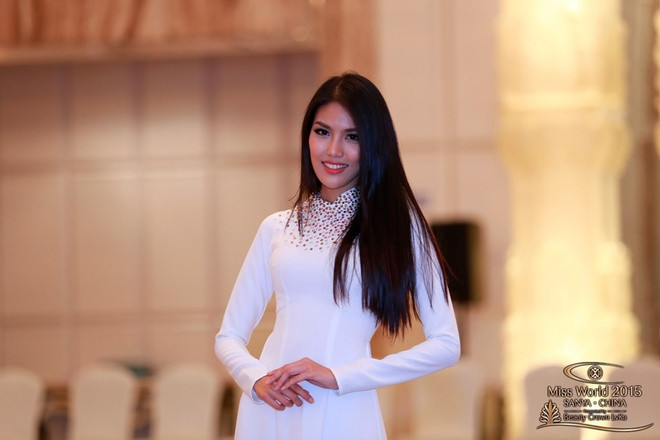 Chinadaily đã đăng tải những hình ảnh về Lan Khuê - thí sinh đại diện Việt Nam tham dự Miss World 2015 tại Nam Á, Hải Nam, Trung Quốc. Người đẹp đến từ Việt Nam được truyền thông Trung Quốc đánh giá có những biểu hiện xuất sắc tại những hoạt động đầu tiên của cuộc thi. (Nguồn: Chinadaily)