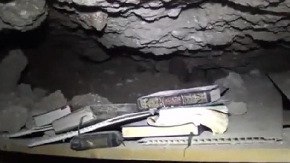 Những cuốn kinh Koran phủ đầy bụi