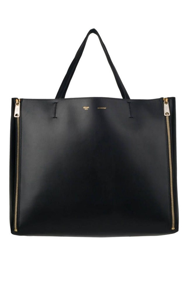 Túi Tote: phom dáng túi đơn giản, rất cơ bản với miệng túi để mở. Đây là kiểu dáng túi rất được ưa chuộng tại các thành phố lớn.