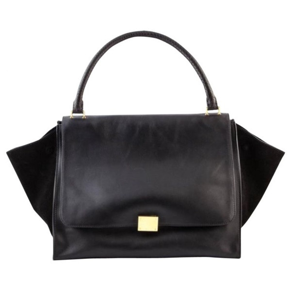 Túi Trapeze: hai bên thân túi được may rộng hơn, tạo thành tổng thể hình thang.