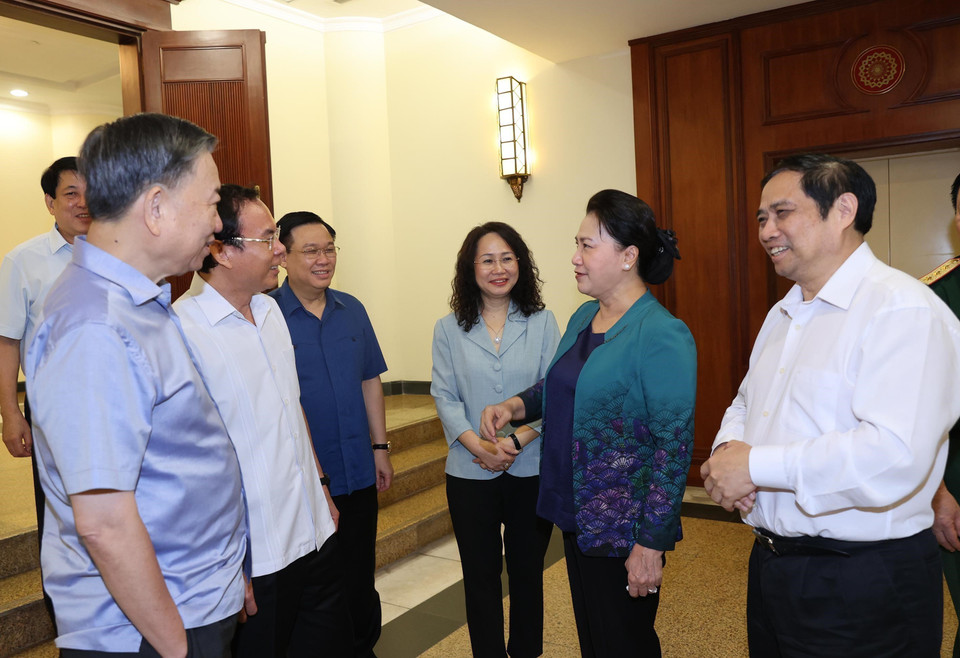 Bà Nguyễn Thị Kim Ngân, Ủy viên Bộ Chính trị, Chủ tịch Quốc hội với các đại biểu dự cuộc làm việc của Bộ Chính trị với Ban Thường vụ Tỉnh uỷ Lạng Sơn. (Ảnh: Trọng Đức/TTXVN)