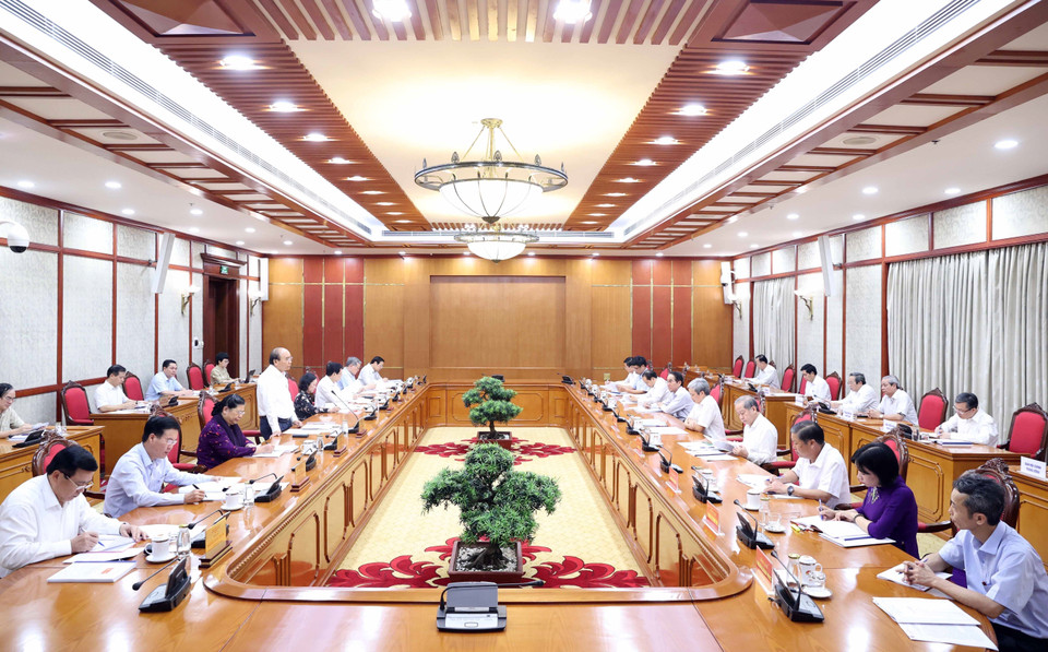 Từ ngày 14-15/9/2020, tại Trụ sở Trung ương Đảng, ông Nguyễn Xuân Phúc, Ủy viên Bộ Chính trị, Thủ tướng Chính phủ chủ trì cuộc làm việc của Bộ Chính trị với Ban Thường vụ Tỉnh ủy Thừa Thiên-Huế. (Ảnh: Thống Nhất/TTXVN)