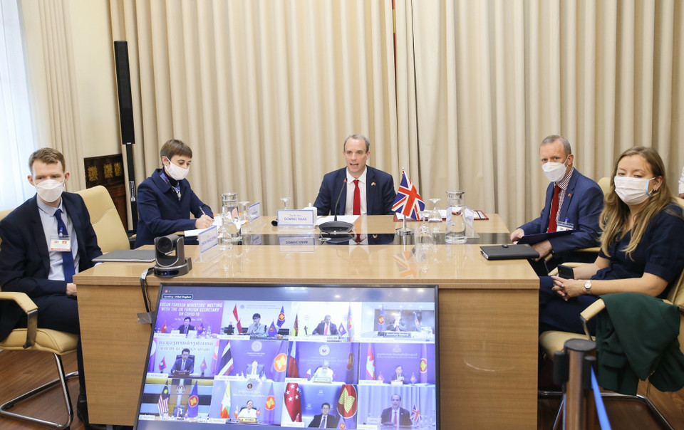 Bộ trưởng Ngoại giao Anh Dominic Raab phát biểu. (Ảnh: Doãn Tấn/TTXVN)