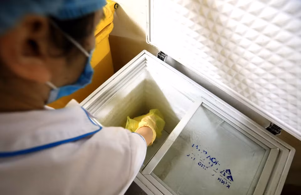 Nhóm chất thải đặc biệt như chất thải giải phẫu được lưu giữ trong tủ cấp đông chờ xử lý theo quy chuẩn. (Ảnh: Thành Đạt/TTXVN)