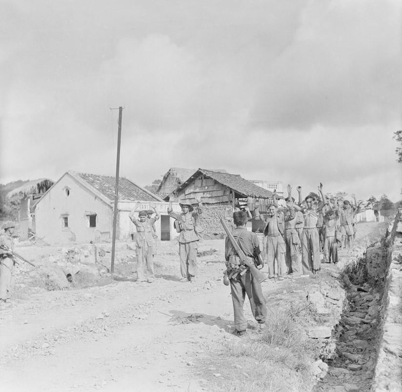 Cứu chữa thương binh tại mặt trận biên giới 1950. (Nguồn: TTXVN)