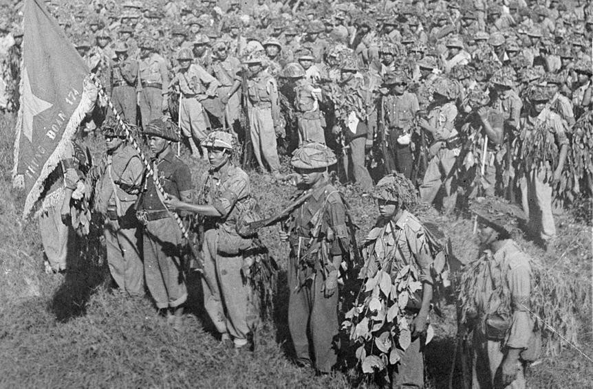 Để bảo đảm chắc thắng, Bộ Tổng Tư lệnh quyết định sử dụng nhiều đơn vị mạnh tham gia chiến dịch. Trong ảnh: Các đơn vị tham gia Chiến dịch biên giới 1950 làm lễ xuất phát, lên đường ra mặt trận. (Nguồn: TTXVN)