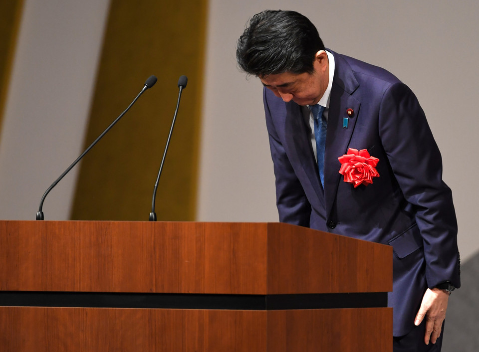 Ngày 28/8/2020, Thủ tướng Nhật Bản Shinzo Abe (trong ảnh) quyết định từ chức vì lý do sức khỏe, sau khi được ghi danh là Thủ tướng có thời gian tại nhiệm không gián đoạn lâu nhất Nhật Bản với 2.799 ngày cầm quyền liên tiếp. (Nguồn: AFP/TTXVN)