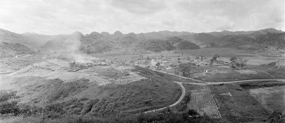 Các chiến sỹ thông tin liên lạc làm việc không kể ngày đêm đảm bảo liên lạc thông suốt trong mọi tình huống, góp phần xứng đáng vào chiến thắng chung của Chiến dịch biên giới 1950. (Nguồn: TTXVN)