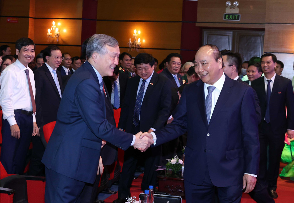 Thủ tướng Nguyễn Xuân Phúc với các đại biểu dự kỷ niệm 75 năm Ngày thành lập Đài tiếng nói Việt Nam(7/9/1945-7/9/2020). (Ảnh: Thống Nhất/TTXVN)