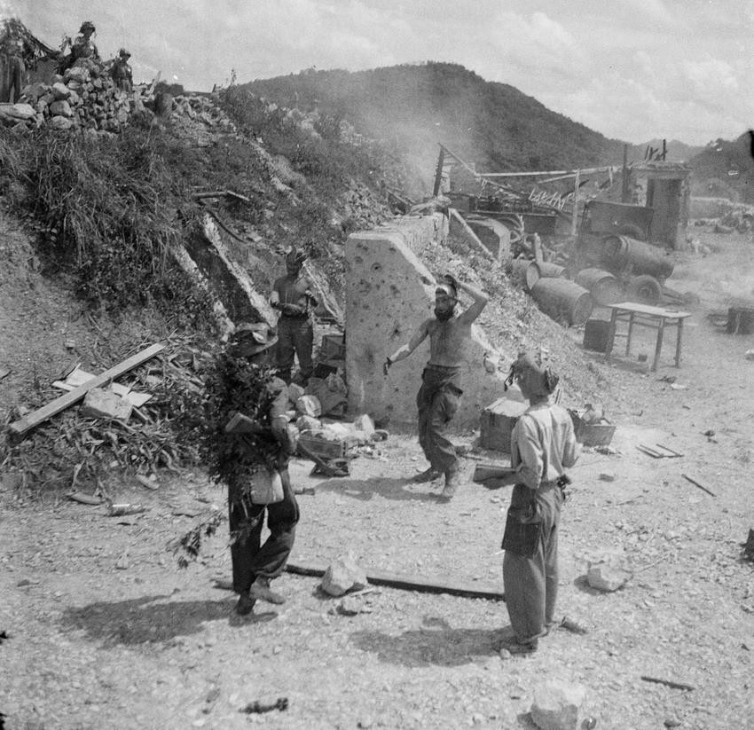 Sáng sớm ngày 16/9/1950, ta bắt đầu nổ súng đánh cụm cứ điểm Đông Khê, mở màn Chiến dịch biên giới. Trong ảnh: Các vị trí của Pháp tại Đông Khê bị trúng pháo của bộ đội ta trong Chiến dịch biên giới 1950. (Nguồn: TTXVN)