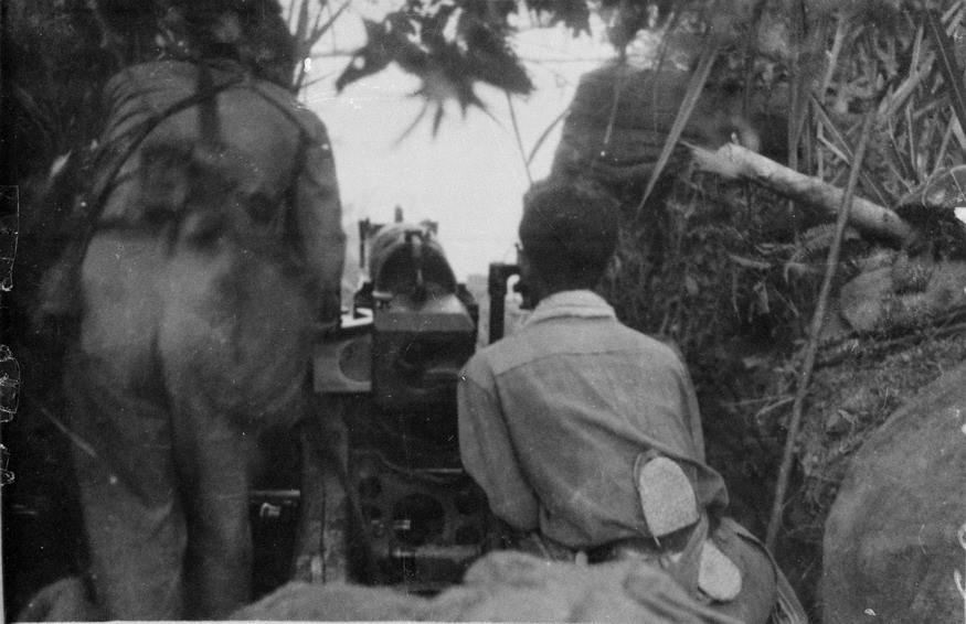 Sáng sớm ngày 16/9/1950, ta bắt đầu nổ súng đánh cụm cứ điểm Đông Khê, mở màn Chiến dịch biên giới. Trong ảnh: Các vị trí của địch tại Đông Khê bị trúng pháo của bộ đội ta trong Chiến dịch biên giới 1950. (Nguồn: TTXVN)