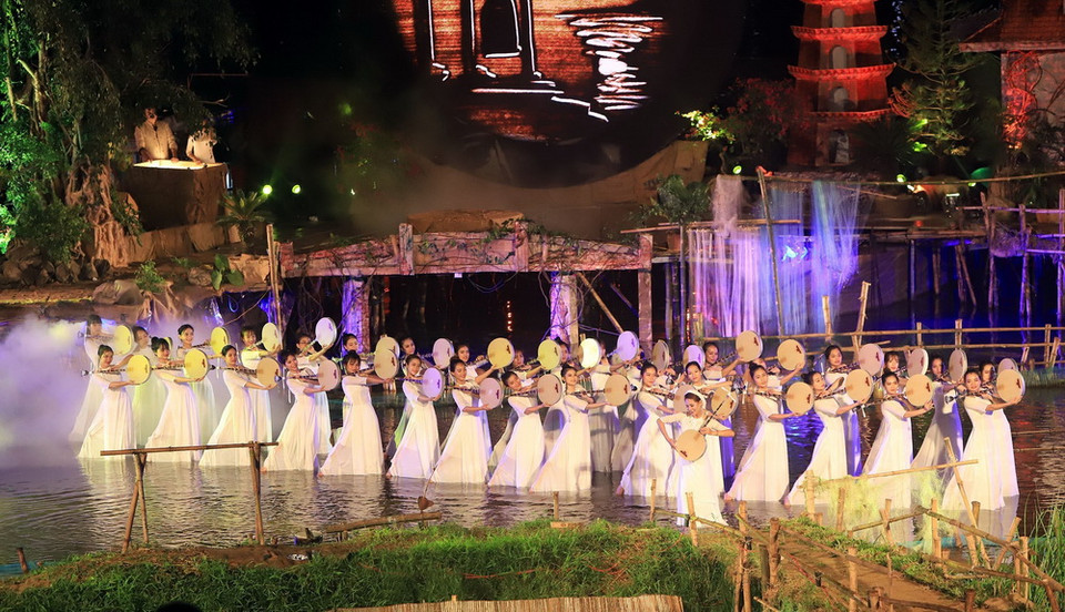 Một tiết mục trong chương trình. (Ảnh: Hoàng Hùng/TTXVN)