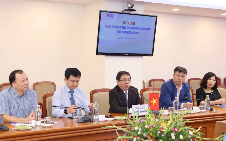 Phó Tổng Giám đốc Thông tấn xã Việt Nam Nguyễn Tuấn Hùng phát biểu tại buổi làm việc. (Ảnh: Phương Hoa/TTXVN)