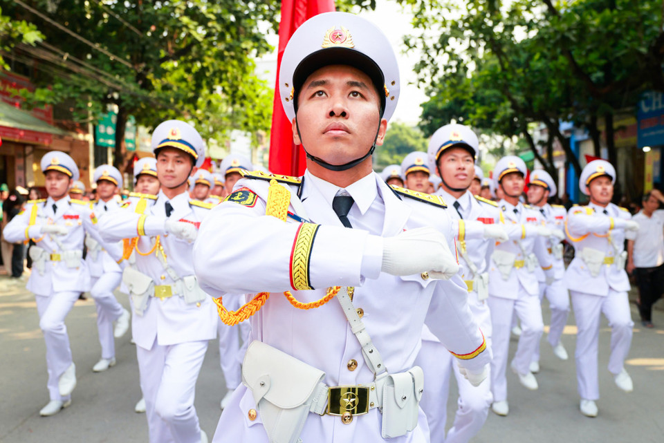 Chương trình tổng duyệt bắt đầu từ 7 giờ 30 phút ngày 5/5, gồm các nội dung chính thức, như: Nghi lễ chào cờ; biểu diễn trống hội; trình diễn khối nghệ thuật; công bố quyết định đón nhận huân chương, khen thưởng; lễ diễu binh, diễu hành… (Ảnh: Hải An/Vietnam+)