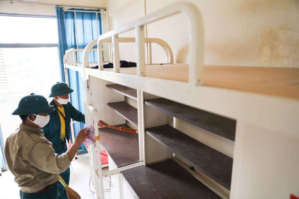 Trong ngày 23/3, các lực lượng tham gia công tác dọn dẹp, tổng vệ sinh...nỗ lực hoàn thành các công tác chuẩn bị cuối cùng. (Ảnh: Thanh Tùng/TTXVN)