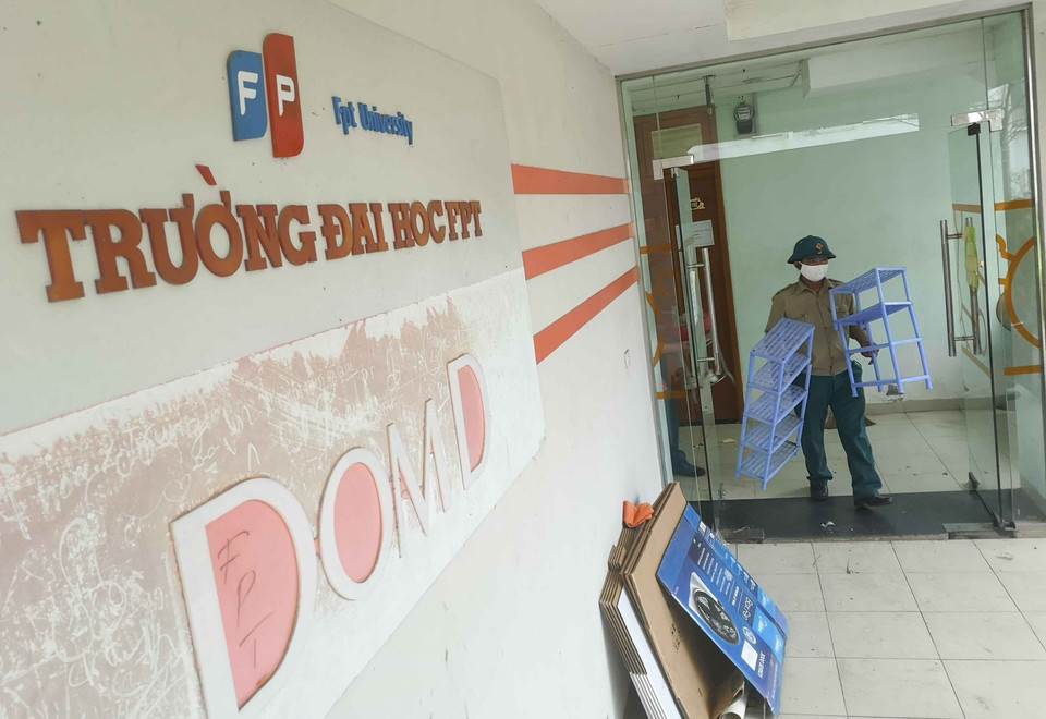 Trong ngày 23/3, các lực lượng tham gia công tác dọn dẹp, tổng vệ sinh...nỗ lực hoàn thành các công tác chuẩn bị cuối cùng. (Ảnh: Thanh Tùng/TTXVN)