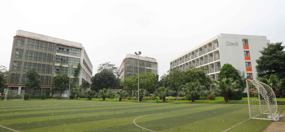 Khu ký túc xá nằm trong không gian rộng 30 ha, thoáng mát nhiều cây xanh, gồm nhiều khu nhà và các phân khu chức năng với đầy đủ cơ sở vật chất. (Ảnh: Thanh Tùng/TTXVN)