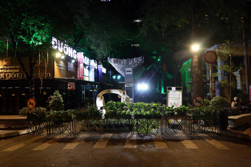 Đường sách Thành phố Nguyễn Văn Bình, Quận 1 tạm dừng hoạt động phòng, chống dịch COVID-19. (Ảnh: Thanh Vũ/ TTXVN)