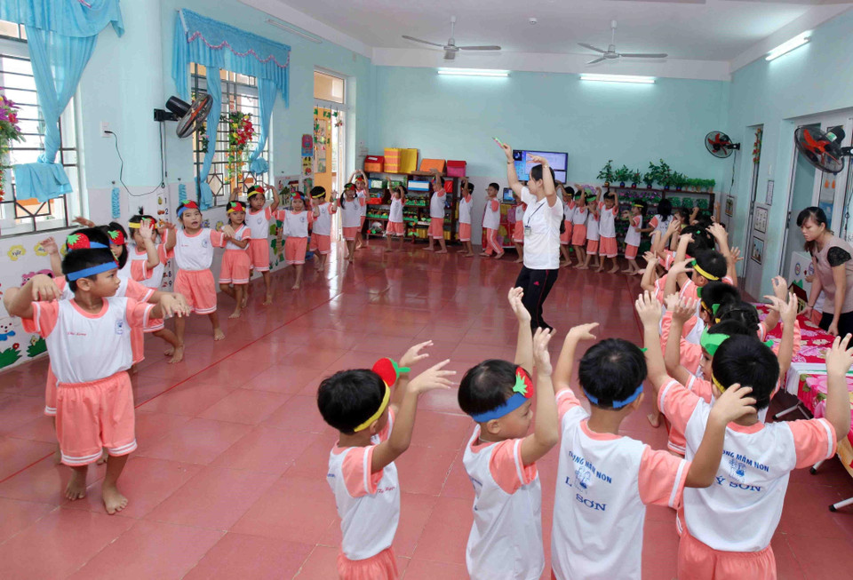 Trường Mầm non Lý Sơn (Quảng Ngãi) không ngừng được đầu tư mở rộng về quy mô và cơ sở vật chất. (Ảnh: Quý Trung/TTXVN)