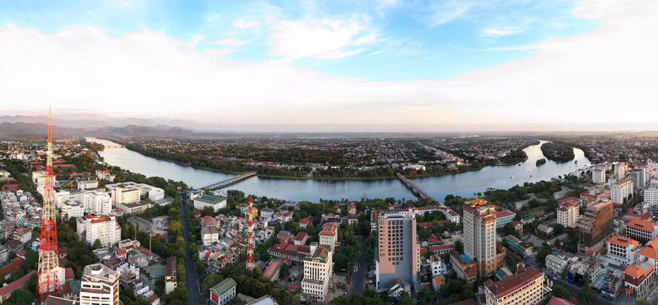 Thành phố Huế - thủ phủ của tỉnh Thừa Thiên-Huế có sức hút lớn đối với các dòng khách du lịch văn hóa, du lịch trở về cội nguồn, du lịch sinh thái và các loại du lịch đặc sắc khác của cả nước. (Ảnh: Hồ Cầu/TTXVN)