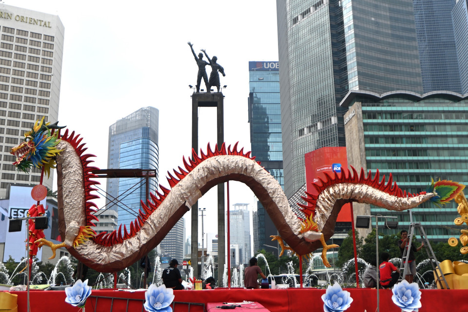 Tác phẩm điêu khắc rồng mừng Năm mới Giáp Thìn ở Jakarta, Indonesia ngày 7/2/2024. (Ảnh: THX/TTXVN)