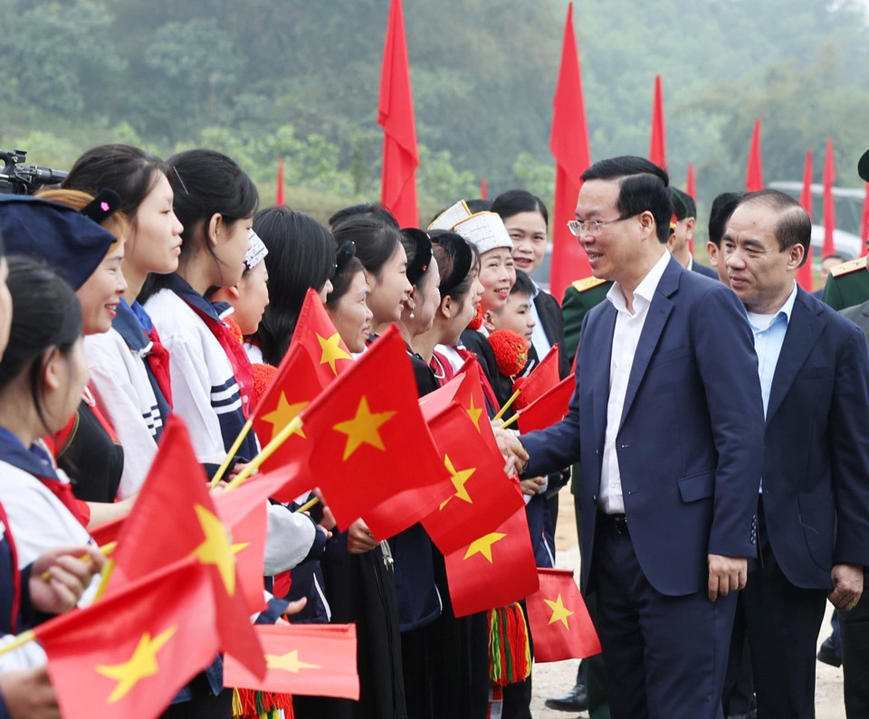 Sáng 15/2/2024 (mùng 6 tháng Giêng), tại xã Kim Phú, thành phố Tuyên Quang, Chủ tịch nước Võ Văn Thưởng dự Lễ phát động Tết trồng cây “Đời đời nhớ ơn Bác Hồ” Xuân Giáp Thìn 2024. (Ảnh: Thống Nhất/TTXVN)