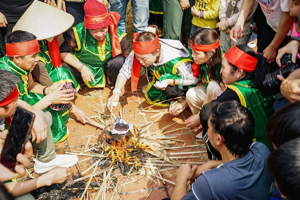"Hội thổi cơm thi Thị Cấm” được Bộ Văn hóa, Thể thao và Du lịch đưa vào Danh mục Di sản Văn hóa Phi Vật thể Quốc gia. (Ảnh: Khánh Hòa/TTXVN)