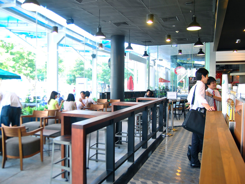 Không gian bên trong cũng rất thoáng đãng nhưng không kém phần ấm cúng.